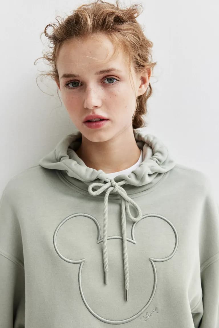 Áo hoodie có hoạ tiết - Hình ảnh thứ 2